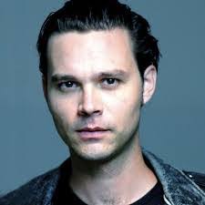 Chris Collard's Instagram, Twitter & Facebook