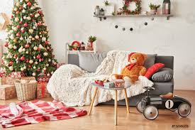 La navidad es una época de fiestas y vacaciones para los niños, tienen muchas horas libres y una de las mejores alternativas es un juego online para los niños. Sala De Ninos Navidad Interior De Los Ninos Foto De Stock Crushpixel