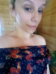 The only thing I'll ever need to know in life is, where did Mariah get her  proposal outfit?! Perfection.