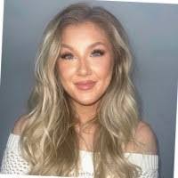 Heidi Willard's Instagram, Twitter & Facebook