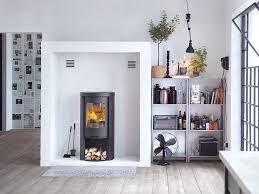 Salon avec poele, poele à bois salon, décoration salon bois, deco salon bois, deco maison bois, poêle salon, poele a bois design, deco bois, rangement. Poele A Bois Ou A Granules Le Bon Moment Pour S Equiper