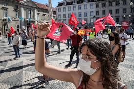 Em comunicado, a intersindical garante que está em curso uma. Sic Noticias Desfile Da Cgtp Em Lisboa Juntou Mais De 400 Pessoas