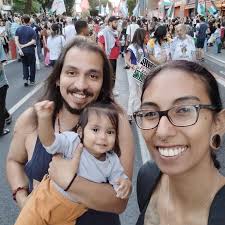 Hoje é aniversário da nossa querida Violeta 💜 É um privilégio tão grande  ser seu pai, minha filha. Meu aniversário é sexta, mas meu maior presente  eu comemoro há um ano. MT