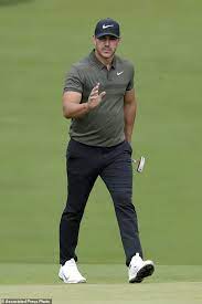 4 Way Tie For Lead At Northern Trust As Woods Stalls Mens Golf Fashion Golf Outfit Golf Style Men