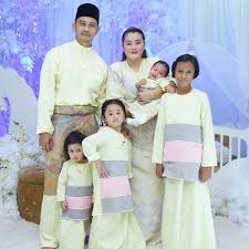 She has over 700,000 followers on her fizzalmy instagram account. Terima Kasih Allah Bagi Kami 14 Minggu Bersama Berita Kopak Media