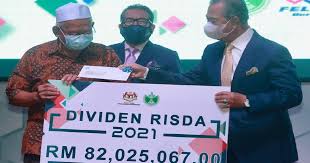 Lembaga getah malaysia akan mula membuat bayaran bantuan musim tengkujuh (bmt) kepada kesemua pekebun kecil dan pemilik getah di seluruh negara sebanyak rm200 seorang setiap bulan kita telah buka permohonan pada 1 september lalu dan akan terus dibuka sehingga 31 januari 2018. 232 319 Pekebun Kecil Bakal Terima Bantuan Musim Tengkujuh