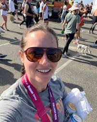 Jen Mcmahon's Instagram, Twitter & Facebook