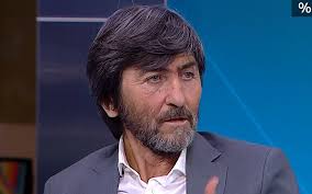 Adını futbolla duyuran rıdvan dilmen, spora atletizmle başladı, ancak daha sonraki yıllarda futbola yöneldi. Ridvan Dilmen Liglerin Baslamasi Konusunda Tff Nin Dogru Hareket Ettigini Dusunmuyorum A3 Haber