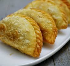 Doh karipap 1) gaul tepung dengan mentega inti karipap 1) panaskan minyak,tumis bawang besar dan kentang.masukkan udang kering,daging ayam. Resepi Karipap Ringkas Mudah Dan Kulit Rangup Koleksi Resepi Mudah