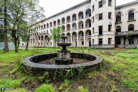 Il ne faut pas le confondre avec le sanatorium russe du temps de l'union soviétique, qui est une résidence de villégiature pour les travailleurs. Sanatorium Iveria Tskaltubo Abandoned And Lost Places
