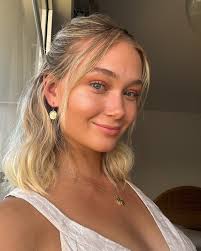 April 🍓🤎☀️