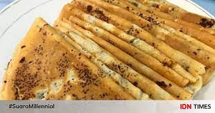 The crepe is served with various fillings, such as banana, sugar, condensed milk, cheese and chocolate sprinkles. Resep Leker Ala D Crepes Yang Manis Dan Renyah Gurih Banget