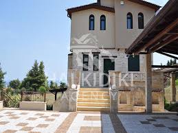 Merkezi sistem olabileceği gibi birden çok ev ısıtma sistemi mevcut. Mustakil Ev Satilik Paliouri Pallini