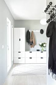 Pin Von Grasges Nadine Auf Wohnzimmer In 2021 Garderobe Ikea Wandgestaltung Flur Flur Speicher
