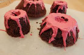 Heller biskuit und schokobiskuit belegt mit ananas, walnüssen. Backen Susser Vulkan Pack Es An Stuttgarter Kinderzeitung