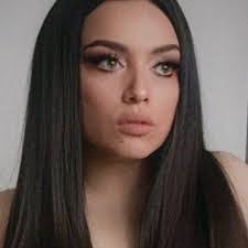 Ashley Maz's Instagram, Twitter & Facebook