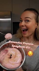Ok Ciao 👋🏼😍🤤. Könnte ich jeden Tag essen 😋 ist einfach eine 12/10 :,  Gesundes Protein-Spaghetti-Eis 🤌🏻. Musst du testen. Idealerweise mir dem  Thermi, aber geht auch mit einem Mixer und einem Rührgerät ...