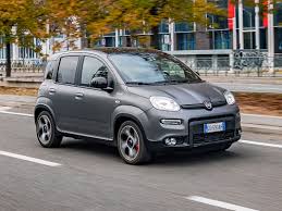 La fiat panda cross 2020 4×4 km 0, ha un aspetto unico e intramontabile, e per questo rimane un'icona di stile tutta italiana che continua ancora a dominare le strade pregi della fiat nuova panda cross, maneggevolezza, consumi, guidabilità e sopratutto per il valore dell'usato nel tempo. Fiat Panda Facelift 2021 Jetzt Auch Im Sport Look Autobild De