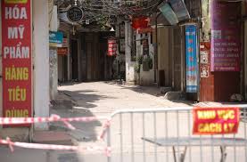 Đến nay sau khi trải qua gần 30 ngày giãn cách, lực lượng y tế đang triển khai xét nghiệm diện rộng để truy tìm, bóc tách f0 nhằm ngăn chặn nguy cơ lây lan dịch. Qcruirtb6kcakm