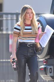 The younger actress posted a boomerang showing off her growing baby bump as husband. Hilary Duff 2020 Hilary Duff The Duff Outfits Verano