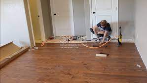 Harga lantai kayu 2021 dan biaya pasang. Jasa Pasang Lantai Parket Kayu Dan Vinyl Qhome Service Center