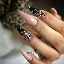 Puedes disfrutar de unas uñas largas y elegantes, incluso si tus uñas naturales están cortas. Https Xn Decorandouas Jhb Net Unas Negras Decoradas