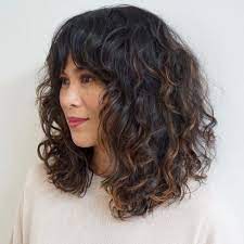 Full Curly Shag With Neat Bangs Curlybangs Haar Kapsels Mode