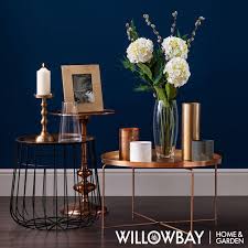 A Beautifully Bold Navy Blue Wall With Copper Accessories Creates A Dramatic Autumn Loo In 2020 Blue And Copper Living Room Copper Living Room Copper Decor Living Room