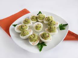 Te gandesti deja la ce vei pune pe masa de craciun? Oua Umplute Cu Avocado Foodieopedia