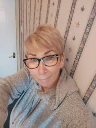 Better to have loved a short person than never to have loved a tall.  👩‍❤️‍👨🥰😊🥰👩‍❤️‍👨