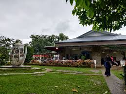 Disebabkan perumahan pekerja ladang teh telah dipindahkan jauh daripada masjid ini, ia dibiarkan begitu saja. Jalan Jalan Minum Teh Di Sabah Tea Garden Ranau Sabah 2020