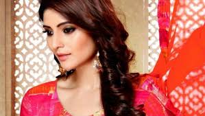 A regular look at festivals like coachella, this effortlessly chic look is not only super practical it also looks. 10 Hairstyles With Churidar Kameez To Notch Up Your Style Quotient