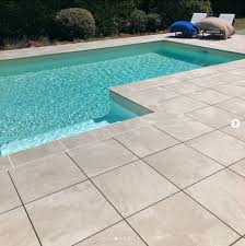 plage piscine sur plot piscine terrasse jardin exterieur