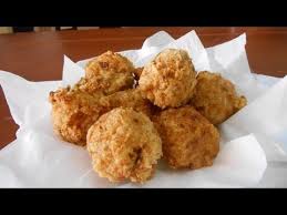 Bakso yang sering kita jumpai adalah bakso sapi padahal ada bahan utama lain yang bisa dibuat bakso seperti udang, ikan minyak padat untuk menggoreng secukupnya. Cara Membuat Bakso Ayam Goreng How To Make Fried Meatballs Indonesia By Rizki Firdausi Youtube