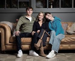 Love Is Blind”'S Izzy Hired Financial Planner 1 Day Before Wedding To Stacy  After She Was 'Blindsided' By Money Talk
