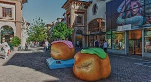 Discover more than 130 boutiques of brands from all over the globe at fidenza village. Fidenza Village Un Estate Tra Shopping Gastronomia Arte E Cultura