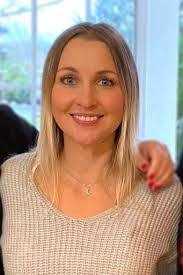 Jenifer Bell's Instagram, Twitter & Facebook