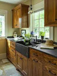 Bright white cabinets with wooden oak wood kitchen cabinets with acrylic solid surface countertop. Kitchens With Oak Cabinets And Black Countertops Decorkeun