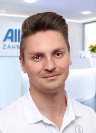 Herr Nils-Julius Lang