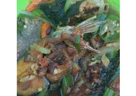 Pindang patin, salah satu makanan khas melayu palembang yang berbahan dasar daging ikan patin yang direbus dengan bumbu pedas dan biasanya ditambahkan irisan buah nanas untuk memberikan rasa segar. Resep Mudah Ikan Patin Masak Tauco Enak Sempurna
