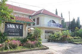 Sekolah mana yang ingin anda ketahui? Berminat Lanjut Ke Smk Intip Dulu Nih 10 Smk Terbaik Se Indonesia Quipper Line Today
