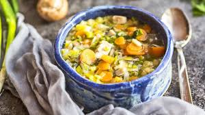Huhnersuppe Kochen Rezept Und Tipps In 2020 Huhnersuppe Kochen Rezepte Lebensmittel Essen
