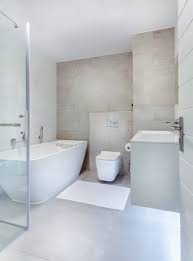 Dans une salle de bain, le carrelage occupe une très grande partie de l'espace. Carrelage Salle De Bain Moderne Et Design Pour Sol Et Mur A Vitrolles Ambiance Carrelages