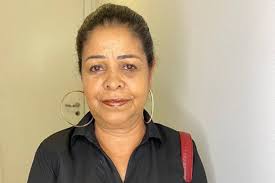 Vídeo. Mãe de Munik Nunes protagoniza barraco com ex-marido: "É um escroto"