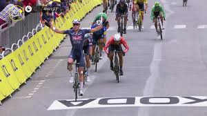 Ewan is well known for his sprinting style with his chest close to the handlebar. Evtpa8ah2j0sym
