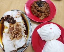 The area can get pretty congested, so you should come earlier in the morning if you want to get parking. Key Hiong Dim Sum Taman Megah Petaling Jaya