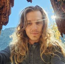 Danielle Hillery's Instagram, Twitter & Facebook