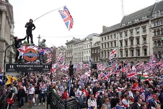 Tens of thousands of people representing Britain's hard right gathered in London on Saturday for the latest “Unite the Kingdom” march. https://cnn.it/49QnD7O