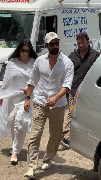 vickykaushal & #katrinakaif arrives for kuku kohli's prayer meet🙏 #sadnews  #prayermeet