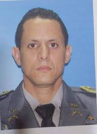 Fallece oficial de la Policia Nacional cuando acudió como encargado de un  personal policial, que acudió supuestamente a un secuestro, seduce que fue  impactado de bala y e cegaron la vida. Mas